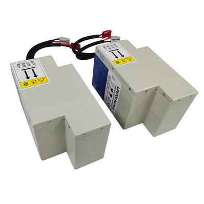 Batería LiFePO4 impermeable de 48V 50Ah para carretilla elevadora AGV, autocaravana, tractor y sistema solar